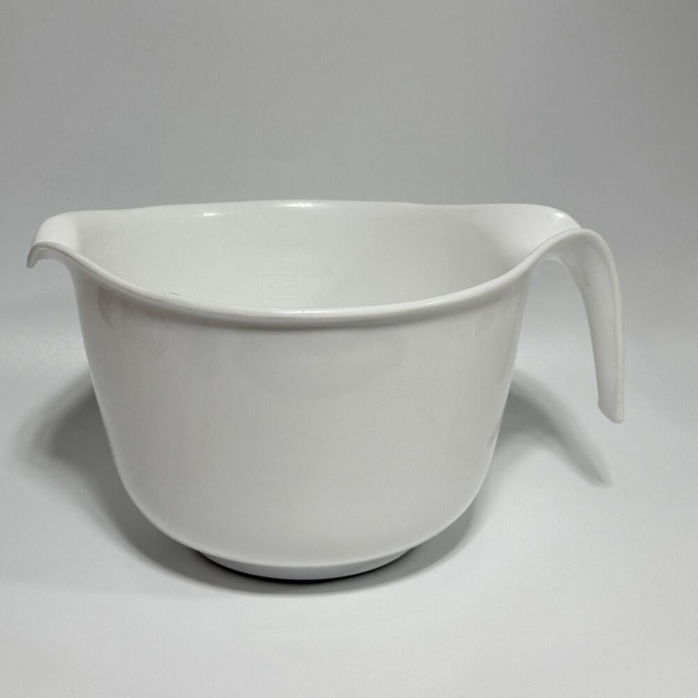 Vintage Rubbermaid 12 Cup WHITE Batter Mixing Bowl Spout Handle #2663